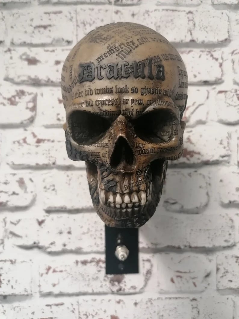 ☠️🏴‍☠️Skull holder for motorcycle helmet and jacket