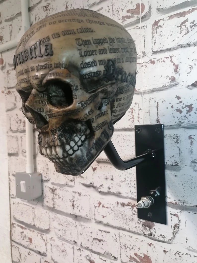 ☠️🏴‍☠️Skull holder for motorcycle helmet and jacket