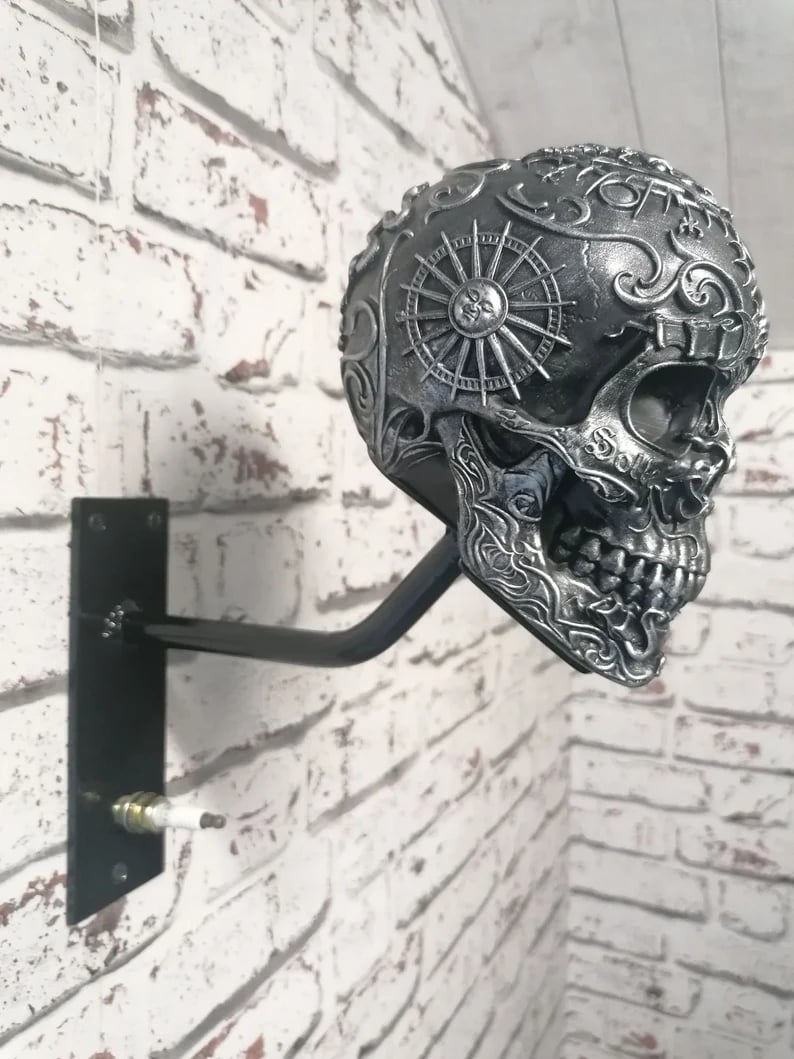 ☠️🏴‍☠️Skull holder for motorcycle helmet and jacket