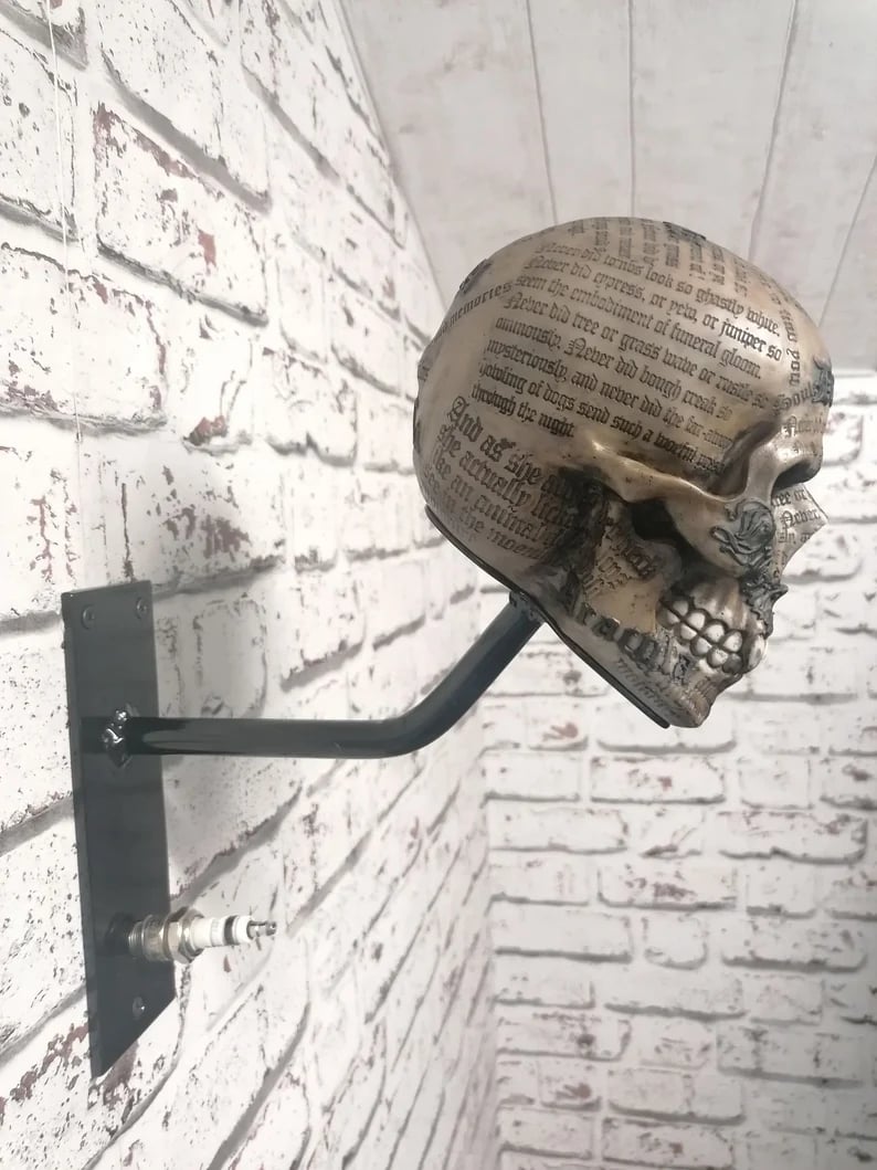 ☠️🏴‍☠️Skull holder for motorcycle helmet and jacket