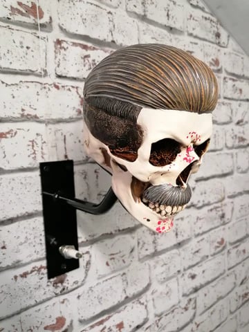 ☠️🏴‍☠️Skull holder for motorcycle helmet and jacket