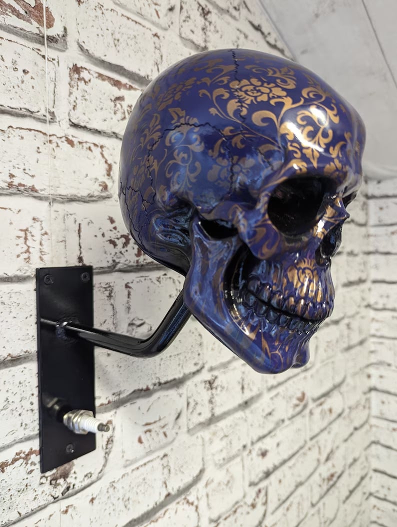 ☠️🏴‍☠️Skull holder for motorcycle helmet and jacket