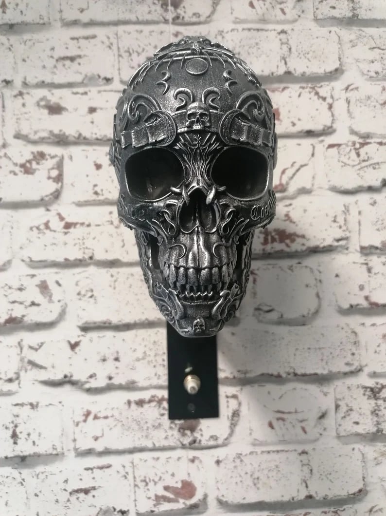 ☠️🏴‍☠️Skull holder for motorcycle helmet and jacket