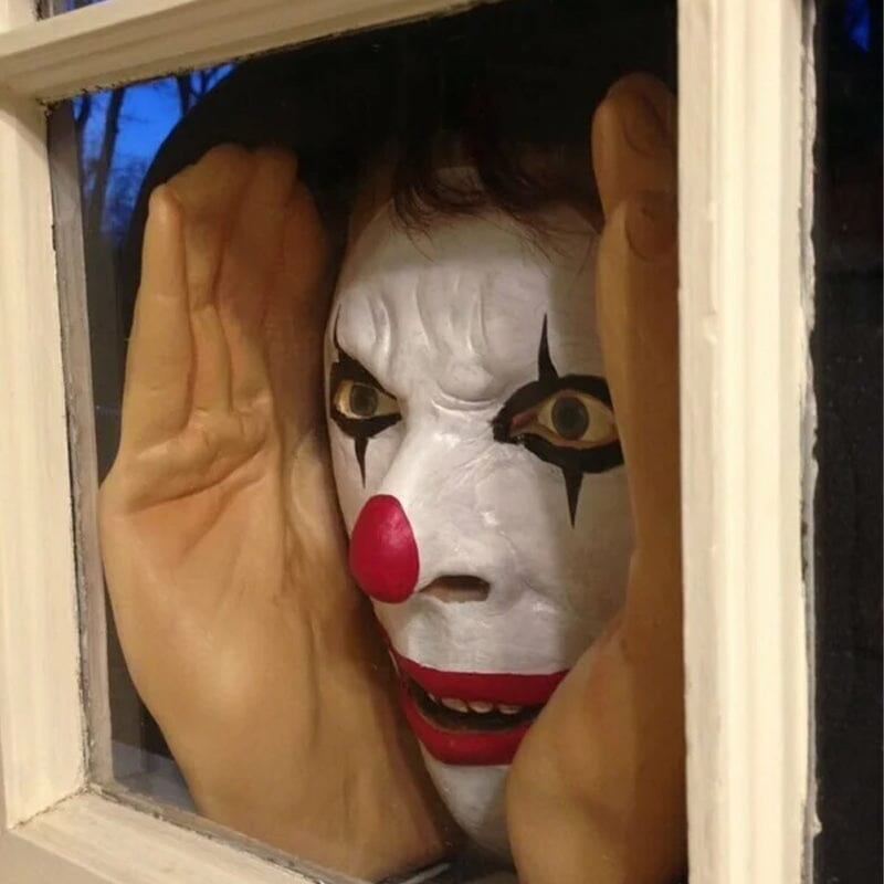 🔥The voyeur who greeted Halloween
