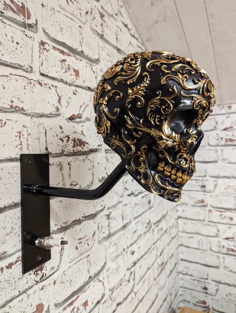 ☠️🏴‍☠️Skull holder for motorcycle helmet and jacket