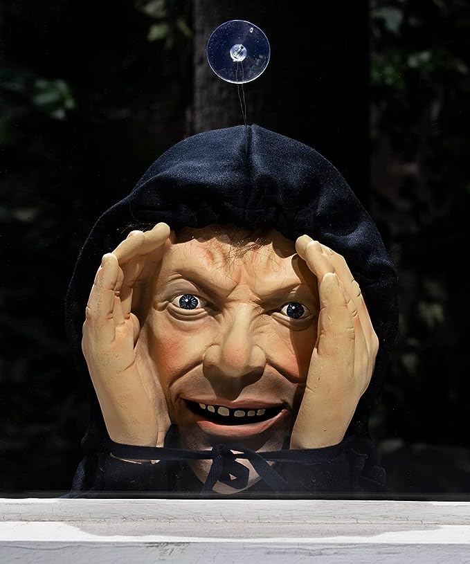 🔥The voyeur who greeted Halloween